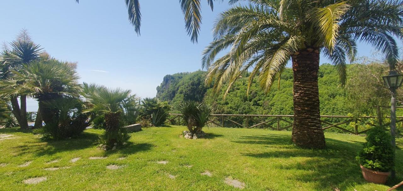 Bed and Breakfast La Cicogna Аджерола Екстер'єр фото