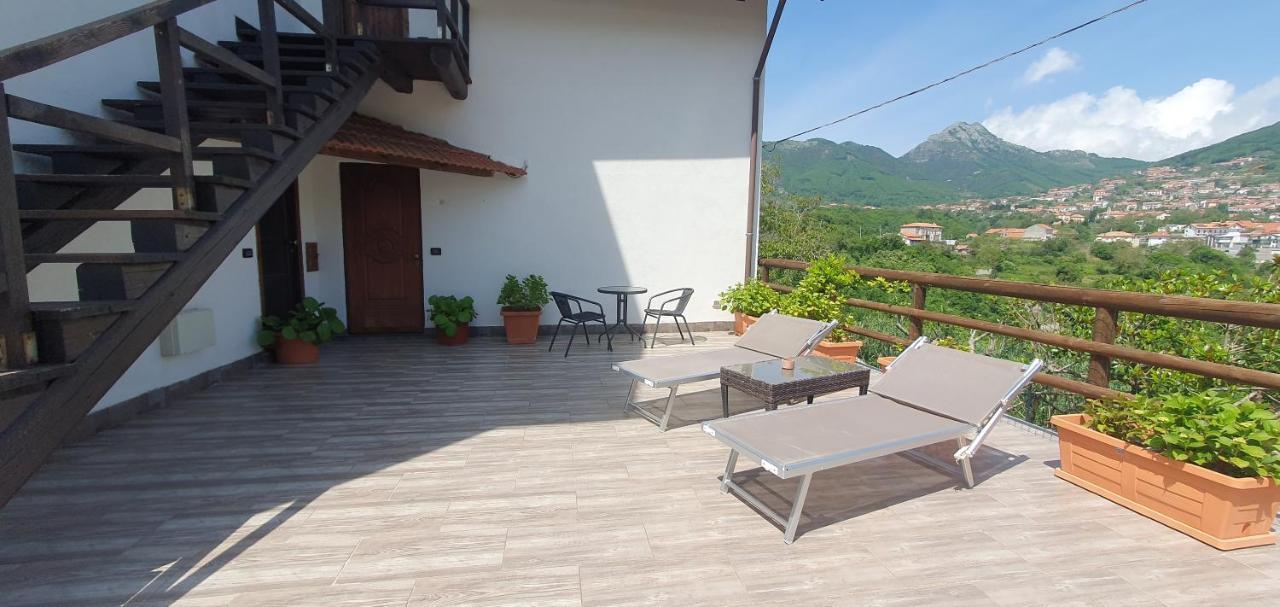 Bed and Breakfast La Cicogna Аджерола Екстер'єр фото