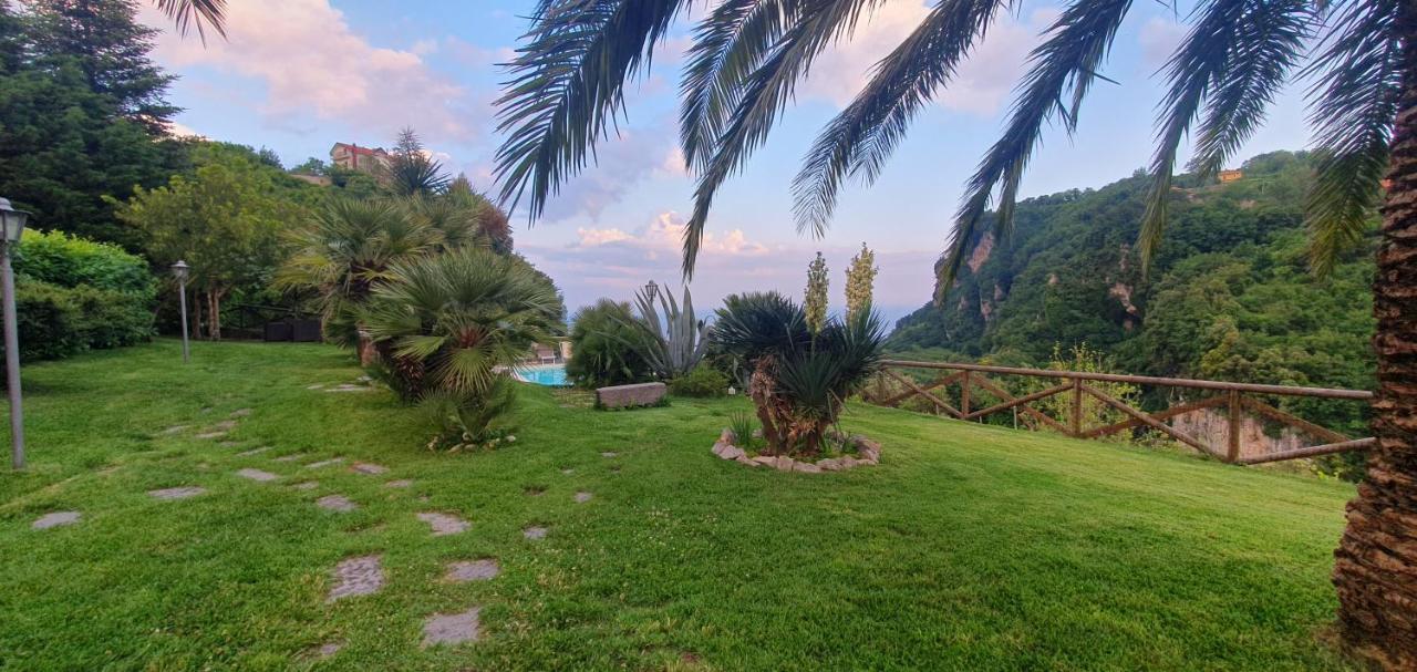 Bed and Breakfast La Cicogna Аджерола Екстер'єр фото